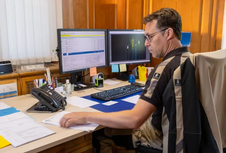 Fensterproduktion, Bedienung, Fenstermaschine